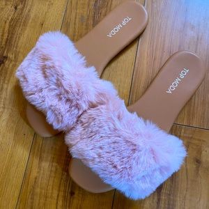 Pink fluffy slippers never worn